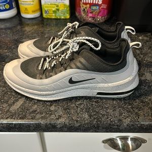 Nike men’s air max sneakers size 10